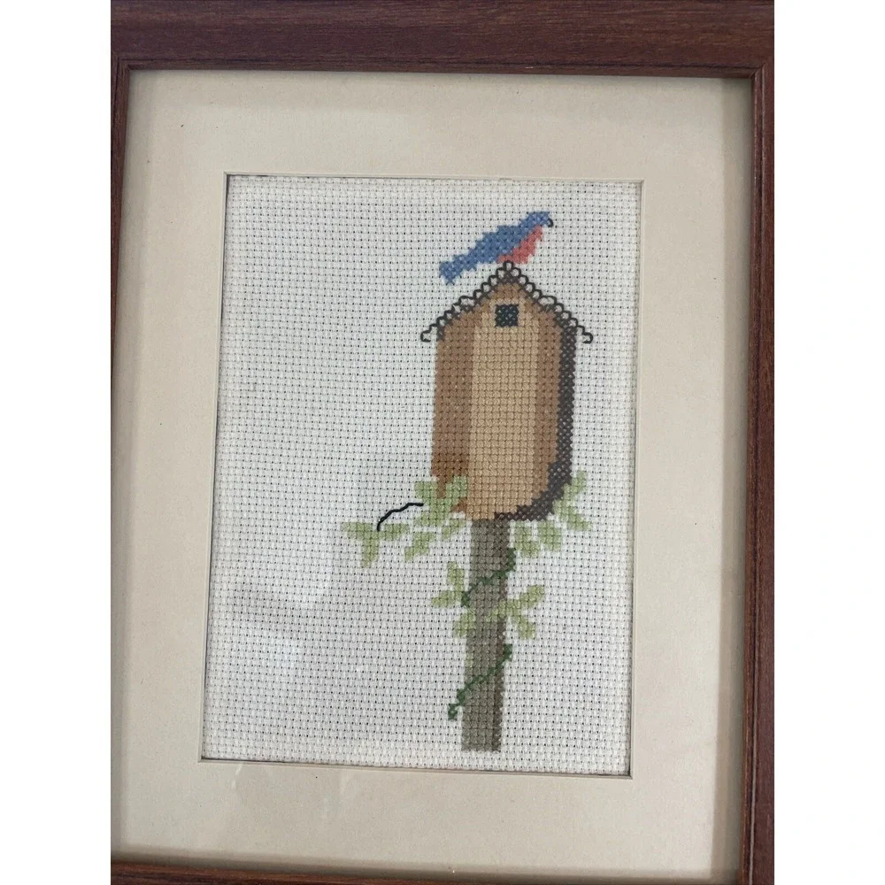 VINTAGE‎ CROSS STITCH FRAMED GLASSED PICTURE BIRDHOUSE & BIRD BURLAP MATT  1980